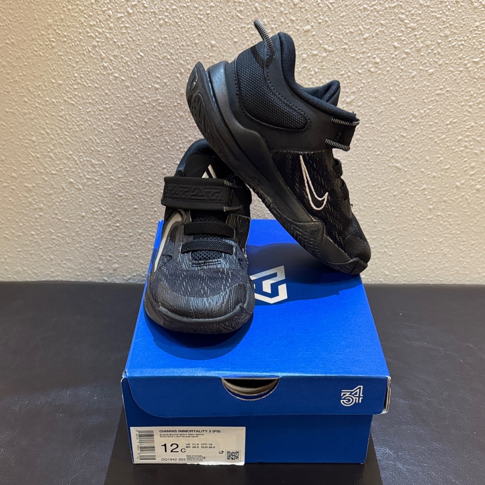 Giannis immortality 2 Nike Kids Black and White Sneakers